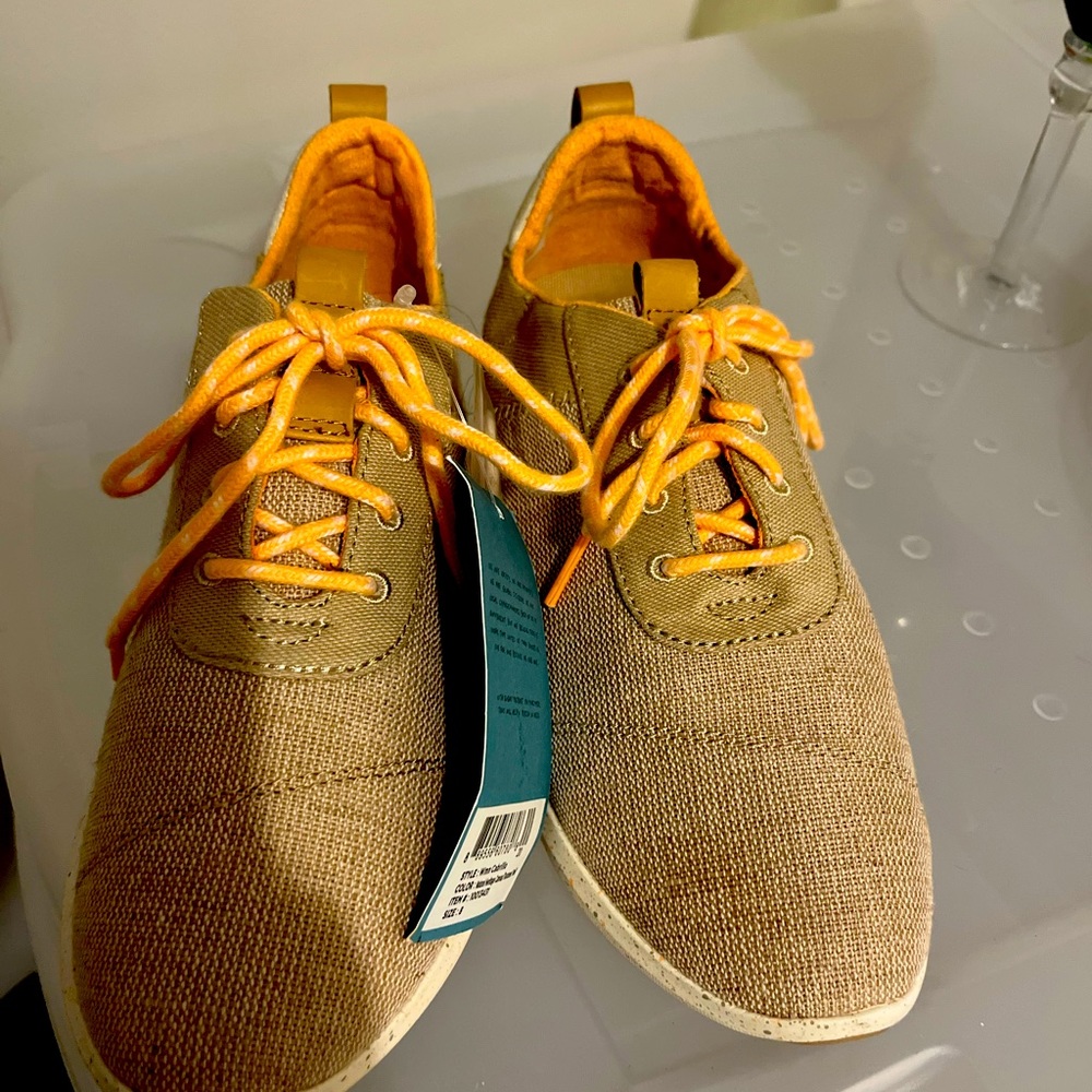 Tan Tom sneakers size 8